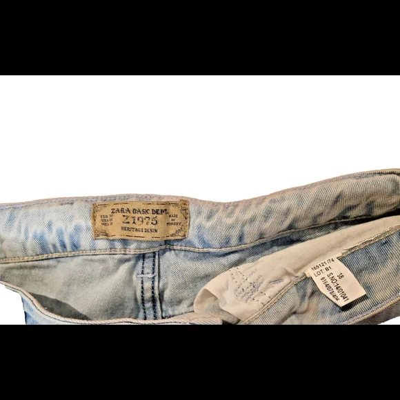 Zara Distressed Jeans for women-Size 6 - Picture 6 of 17